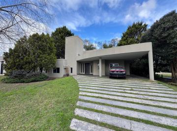 Casa · 167m² · 4 Ambientes · 5 Cocheras · Casa en Venta en Santa Ana - Lindera a San Diego