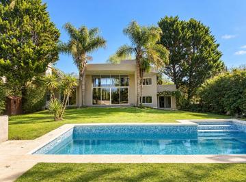 Casa · 167m² · 4 Ambientes · 5 Cocheras · Casa en Venta en Santa Ana 4 Ambientes | Lindera a San Diego