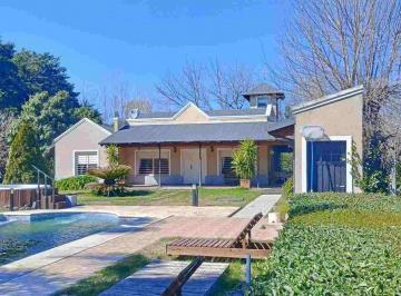 Quinta vacacional · 282m² · 5 Dormitorios · 1 Cochera · Venta Casa Quinta C/pileta 3 Mil m² - El Pato
