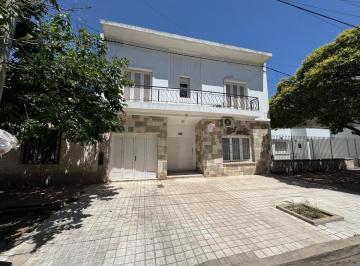 Casa · 263m² · 7 Ambientes · 1 Cochera · Venta Casa 4 Dorm Barrio General Paz Apta Credito