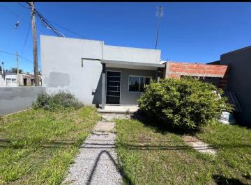 Casa · 70m² · 4 Ambientes · 1 Cochera · Casa Mas Departamento Zona Hipodrómo