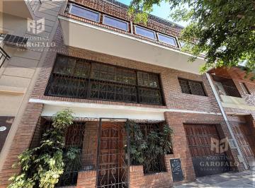 Casa · 556m² · 8 Ambientes · 1 Cochera · Venta Casa Terreno Propio, 2 Viviendas con Patio, Pileta, Quincho y Terraza en Parque Chacabuco