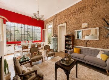 Casa · 203m² · 6 Ambientes · En Venta | Importante Casa de 6 Ambientes con Gran Jardín y Piscina en Villa Crespo