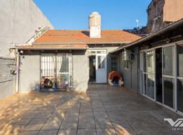 PH · 115m² · 4 Ambientes · En Venta PH 3 Amb. Pa C/ Terraza y Quincho, Independiente. - V. Martelli, V. Lopez