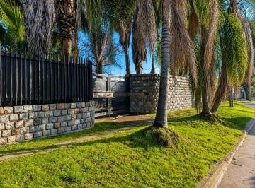 Casa · 282m² · 4 Ambientes · Venta de Propiedad en Castelar Norte con 748 m²