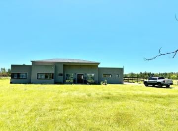 Casa · 214m² · 5 Ambientes · Casa en Alquiler en Haras El Malacate, Exaltación de La Cruz, G. B. a. Zona Norte