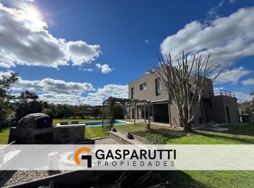 Casa · 190m² · 4 Ambientes · 4 Cocheras · Casa en Venta en San Matías con Pileta