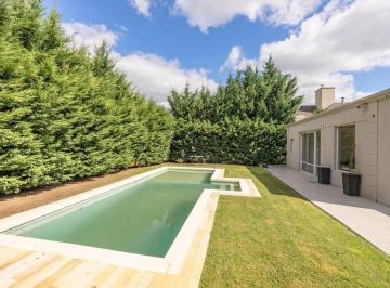 Casa · 107m² · 4 Ambientes · 3 Cocheras · Casa en Alquiler Country El Rocio Piscina y Jardin