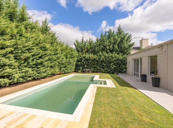 Casa · 107m² · 4 Ambientes · 3 Cocheras