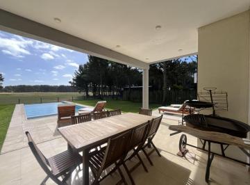 Casa · 250m² · 5 Ambientes · 1 Cochera · Casa en La Herradura con Piscina, Sobre Cancha de Polo
