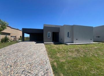 Casa de 5 ambientes, Ezeiza · Casa en Alquiler - Barrio San Simón, Canning
