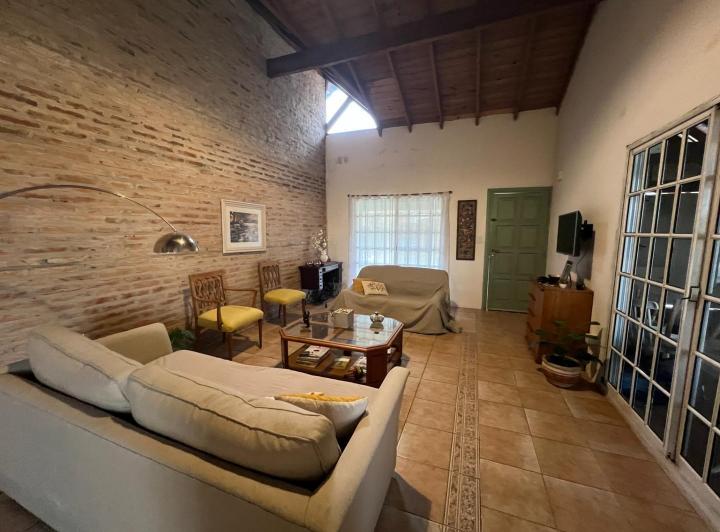 Casa · 110m² · 4 Ambientes · 2 Cocheras