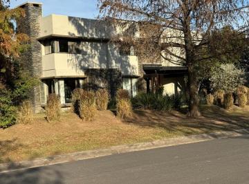 Casa de 8 ambientes, Yerba Buena · Viví El Golf:casa de Categoría en Country San Pablo