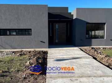 Casa · 600m² · 5 Ambientes · Casa en Alquiler en Solar de Alvarez, Francisco Alvarez