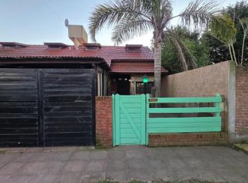 Quinta vacacional · 60m² · 4 Ambientes · 1 Cochera · Chalet de 4 Ambientes Sobre La Calle La Rioja Al 1100