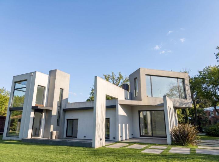 Casa · 188m² · 6 Ambientes · 2 Cocheras