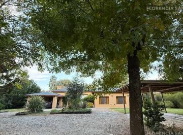 Quinta vacacional · 1380m² · 5 Ambientes · 1 Cochera · Casa Quinta de 5 Ambientes con Cochera en Alquiler en Coronel Brandsen, G. B. a. Zona Sur, Argentina