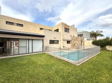 Casa · 290m² · 8 Ambientes · 4 Cocheras · Venta Casa 4 Dorm. con Pileta Tejas 2
