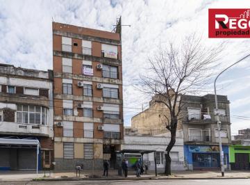 Departamento · 70m² · 3 Ambientes · 1 Cochera · Venta Departamento 3 Ambientes Piñeyro - Avellaneda Sobre Av Hipolito Irigoyen Al 700 C/cochera