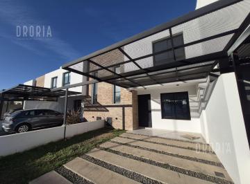 Casa · 95m² · 3 Ambientes · 2 Cocheras · Dúplex Prados de Manantiales - Terreno 150 m², Impecable!