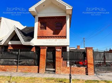Casa · 110m² · 3 Ambientes · 1 Cochera · Casa de 3 Ambientes con Cochera en Venta en Monte Chingolo, Lanús, G. B. a. Zona Sur