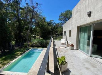Casa de 5 ambientes, Chapadmalal · Moderno Chalet en Barrio Privado Barrancas de San Benito
