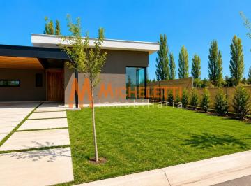 Casa · 220m² · 9 Ambientes · 2 Cocheras · Casa a Estrenar 3 Dorm. Estudio | Losa Radiante | Terrazas Park Vistalba | Luján de Cuyo