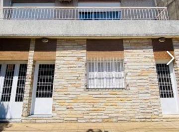 Casa · 235m² · 6 Ambientes · 1 Cochera · Venta Caseros Venta Casa Multifamiliar