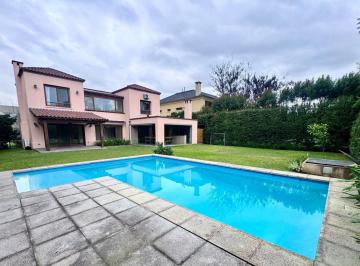 Casa · 300m² · 7 Ambientes · 3 Cocheras · Casa de 4 Dorm. en Alquiler - Windbells
