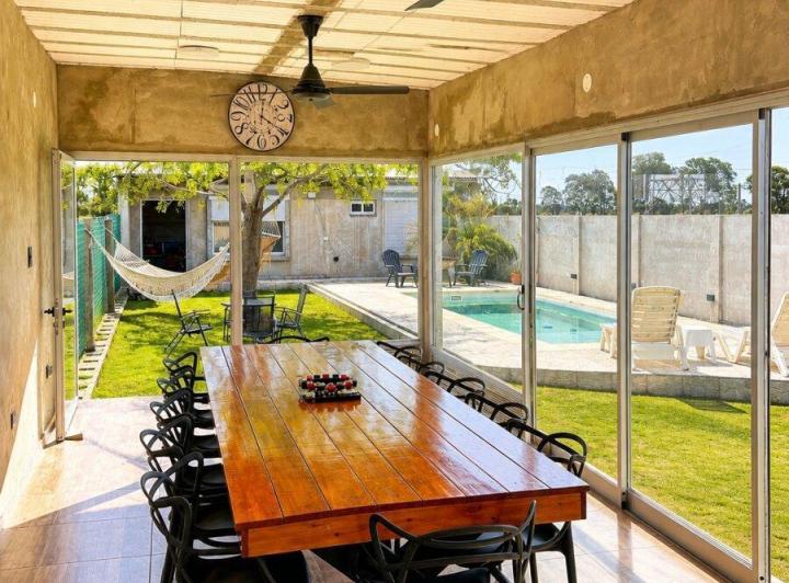 Casa · 100m² · 3 Ambientes · 4 Cocheras