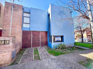 Casa · 185m² · 7 Ambientes · 2 Cocheras · Hermoso Dúplex en Alquiler 3 Dorm B° Poeta Lugones