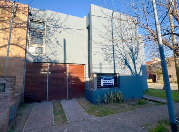 Casa · 185m² · 7 Ambientes · 2 Cocheras · Hermoso Dúplex en Alquiler 3 Dorm B° Poeta Lugones