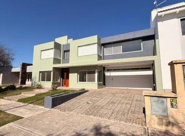 Casa · 90m² · 10 Ambientes · 2 Cocheras · Alquiler Excelente Casa de 3 Dorm.! Siete Soles
