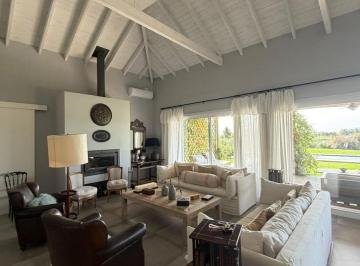 Casa · 350m² · 4 Ambientes · Casa en Venta en Pueblo Mío