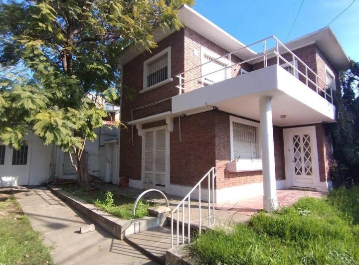 Casa · 160m² · 11 Ambientes · 3 Cocheras