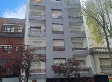 Departamento de 2 ambientes, Mar del Plata · 12 Meses 2 Ambientes Grandes Calle Balcón Cochera y Muebles. Pedimos Recibo Ingresos y Seguro.