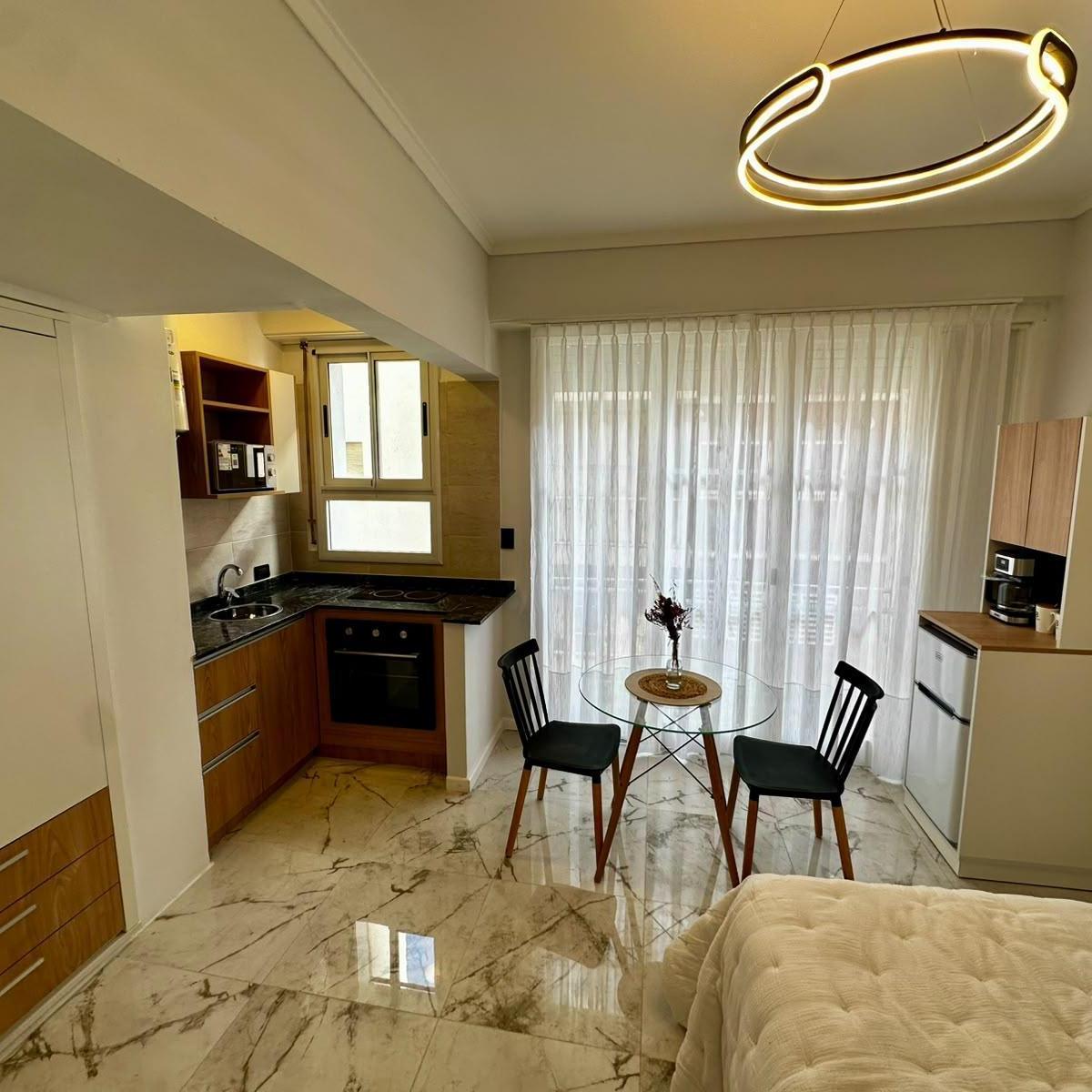 Depto 1 amb, 19m² con balcón y vista lateral al mar — Torreón