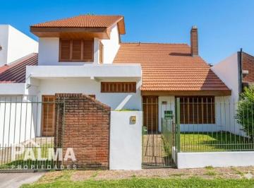 Casa de 5 ambientes, Mar del Plata · Venta Chalet de 5 Ambientes con Parque - Caisamar