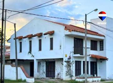 Casa · 220m² · 6 Ambientes · 2 Cocheras · Casa en Venta Tres Cerritos Apta Credito