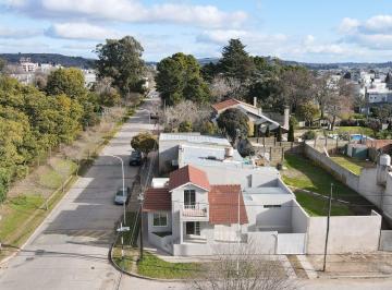 Casa · 112m² · 4 Ambientes · 1 Cochera · Venta Casa Reciclada de 3 Dorm Tandil
