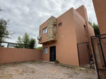 Casa · 130m² · 4 Ambientes · 1 Cochera · Venta Duplex 3 Dorm. B° Los Perales