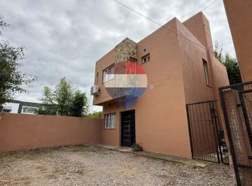 Casa · 130m² · 4 Ambientes · 1 Cochera · Venta Duplex 3 Dorm. B° Los Perales