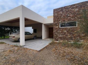 Casa · 160m² · 8 Ambientes · Alquiler Casa en Residencia Privada La Lucía