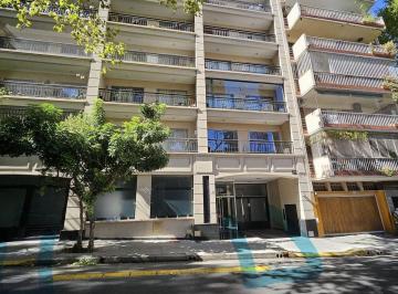Garage · Cochera Descubierta en Edificio Moderno Seguridad