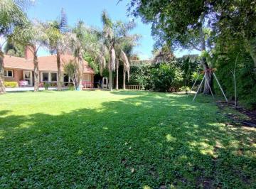 Casa · 346m² · 7 Ambientes · 4 Cocheras · Casa 7 Ambientes en Venta Pileta Cochera Quincho