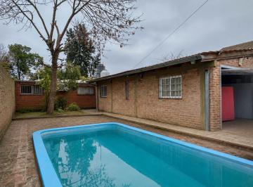 Casa · 100m² · 3 Ambientes · 2 Cocheras · Casa 3 Ambientes C/pileta y Parque Venta V. España