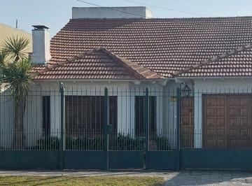 Casa · 156m² · 4 Ambientes · 1 Cochera · Venta Casa 4 Amb Burzaco Apto Credito