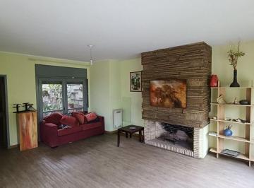 Casa · 231m² · 6 Ambientes · 2 Cocheras · Venta Casa B° Maipu 3 Dorm. Apto Credito