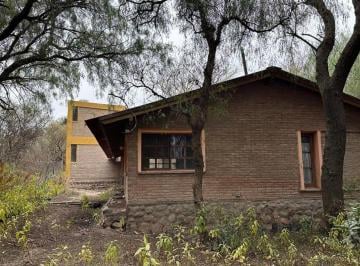 Casa · 110m² · 8 Ambientes · 1 Cochera · En Venta Casa a Refaccionar en Capilla del Monte