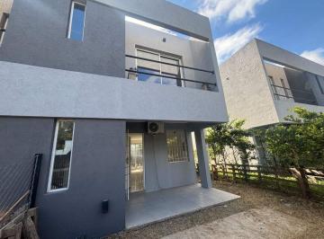 Casa · 80m² · 3 Ambientes · 1 Cochera · Venta Duplex 3 Amb Cochera de Vicenzo Pilar